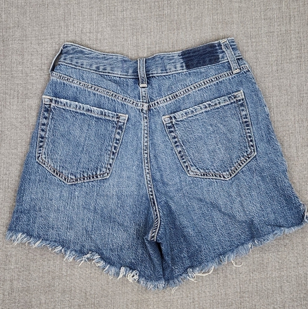 Hollister Ultra High-Rise 90s Distressed Style Shorts 100% Cotton. 0 - Picture 9 of 10
